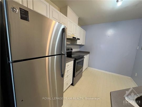 For Lease - 39 THORNBURY Crescent, South of Baseline to Knoxdale, Ontario - Photo 1