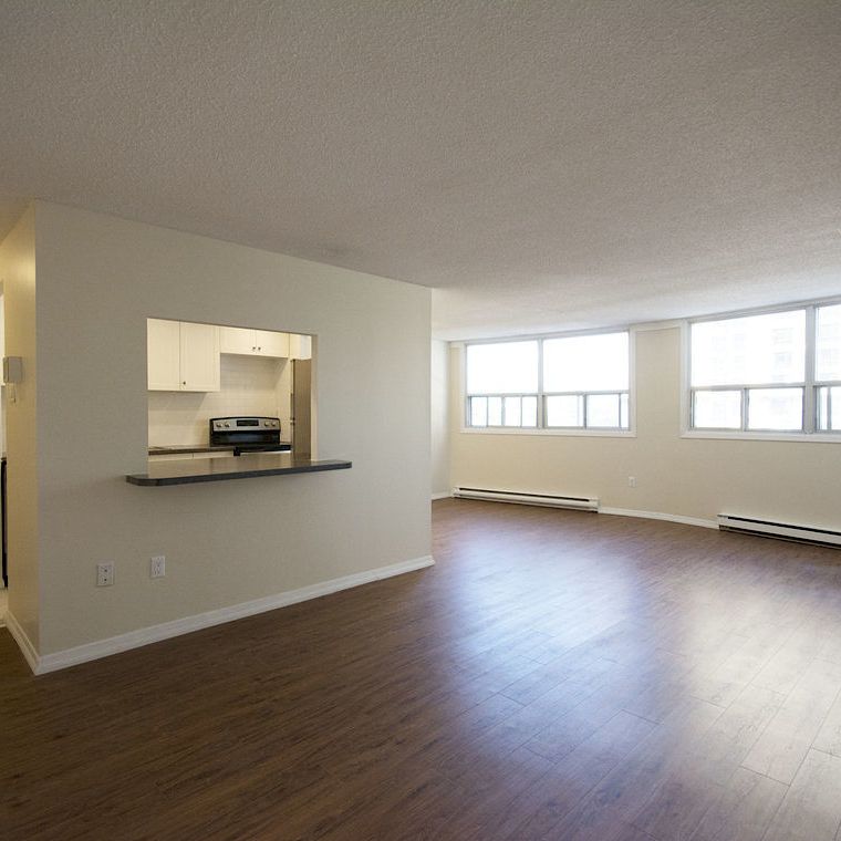 Little Italy - Steps to new Line 2 O-Train station - Quick and easy access to Carleton University - Photo 1