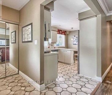 28 COLLINS CRESCENT - Photo 1