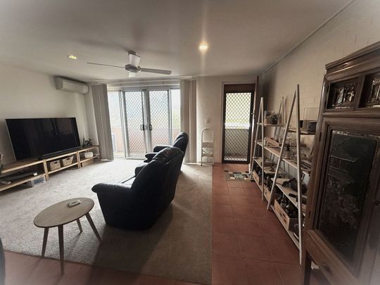 Spacious Unit - Photo 1