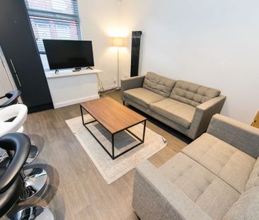 Harold Mount, Hyde Park, Leeds - Photo 1