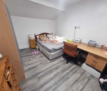 7 Bed Student Accommodation - Photo 2