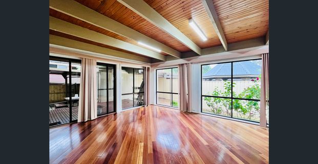 Charming Home Suitable for 2 Generations To Live Together - Photo 1