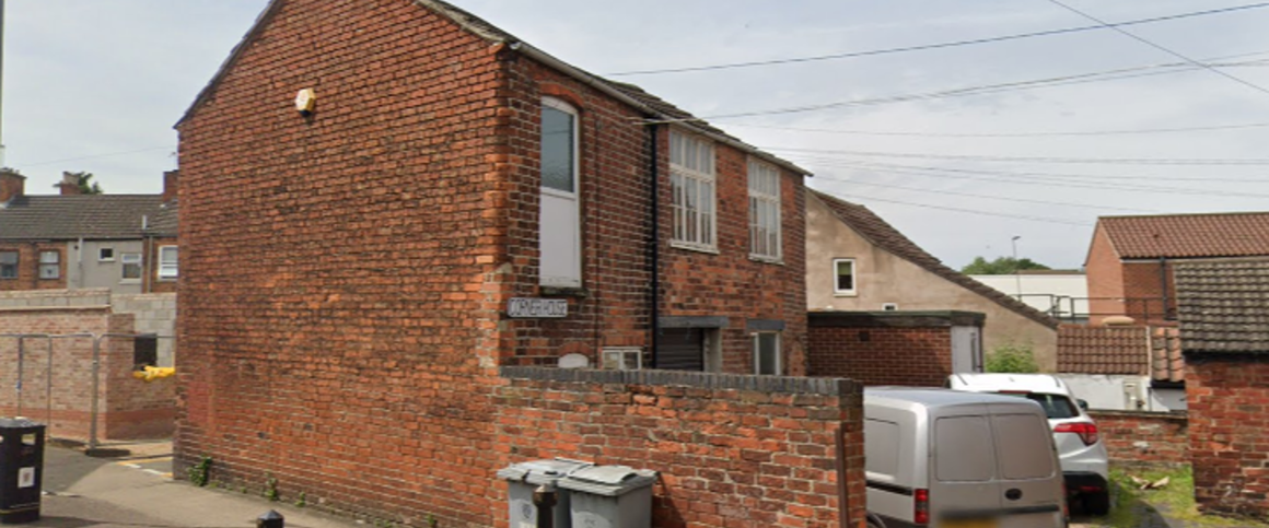 Corner House Room 3 - Photo 1