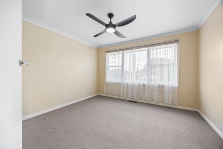 READY TO MOVE IN - WENDOUREE - Photo 2