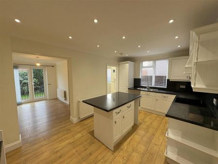 3 bedroom semi-detached house to rent - Photo 3