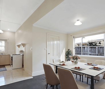 CHARMING 3 BEDROOM COTTAGE CLOSE TO TOWN!!! - Photo 4