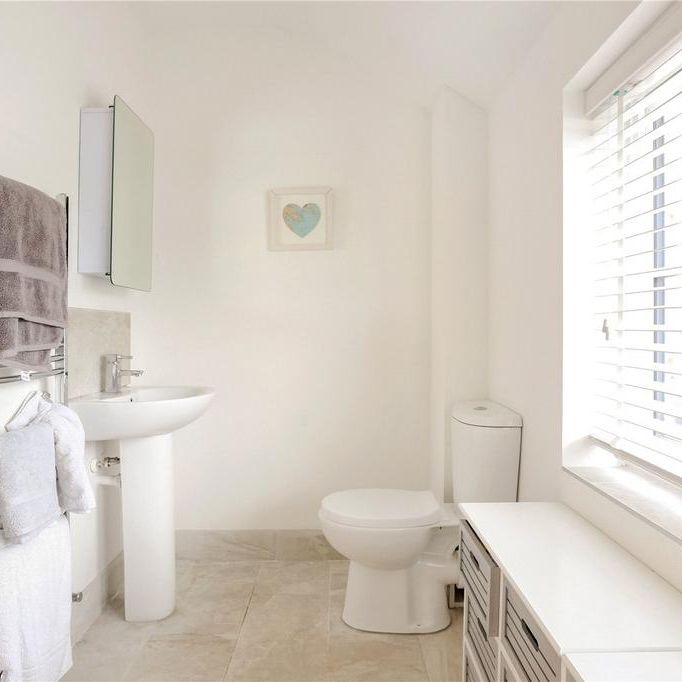 3 bedroom semi-detached house to rent - Photo 1