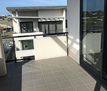 Modern Inner-City Apartment - Walk to Everything! - Photo 6