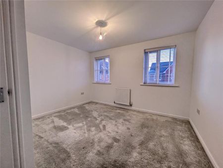 3 bedroom semi-detached house to rent - Photo 3