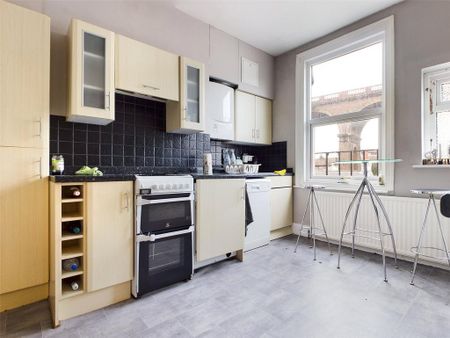 3 bedroom terraced house to rent - Photo 2