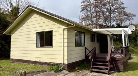 Three Bedroom Family Home - Photo 5