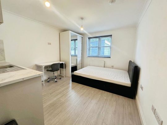 Studio to rent - Photo 1
