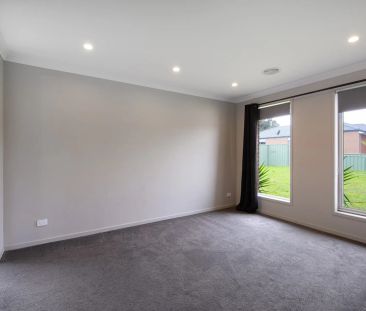 5 Kateesha Court, Campbells Creek. - Photo 3