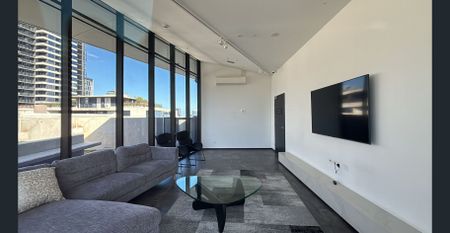 Serene, modern living in ROSSLYN apartments (lease available now until 31 January 2026 or 30 June 2026) - Photo 2