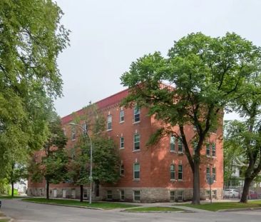 277/279 Arbuthnot Street | 279 Arbuthnot Street, Winnipeg - Photo 1