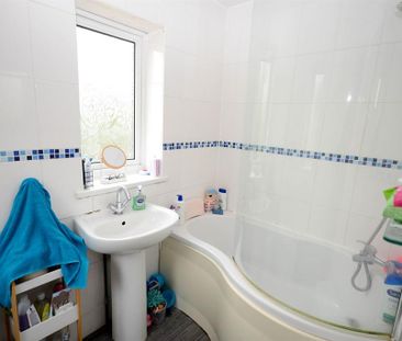 3 bedroom semi-detached house to rent - Photo 5