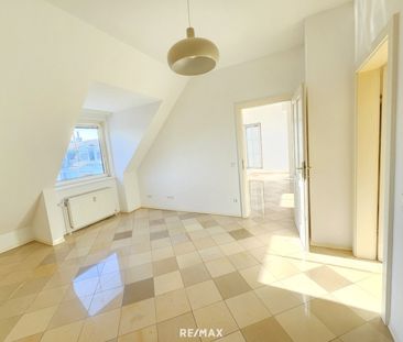 DACHGESCHOSS - TERRASSE MIT ca.7,45m² - GRÜNBLICK - SÜD-AUSRICHTUNG... - Foto 2