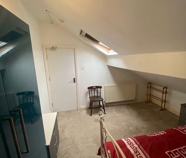 Room in a Shared House, Kenelm Road, B10 - Photo 1