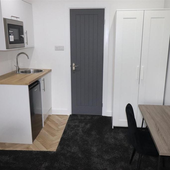 1 bedroom in a house share to rent - Photo 1