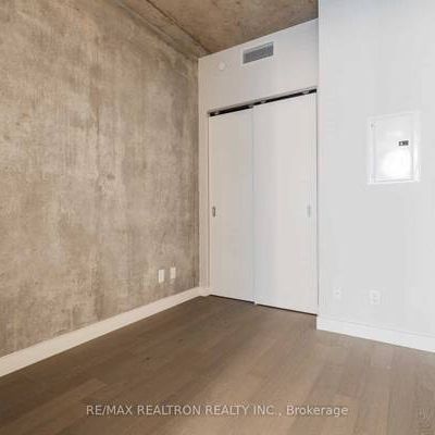 111 Bathurst St High ceilings parking included! - Photo 4