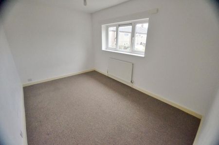3 bedroom end of terrace house to rent - Photo 3