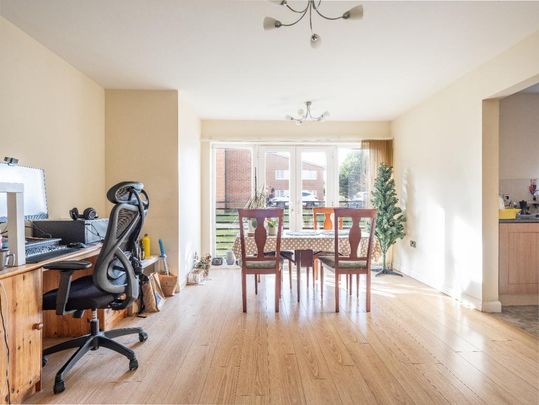 2 bedroom ground floor flat to rent - Photo 1