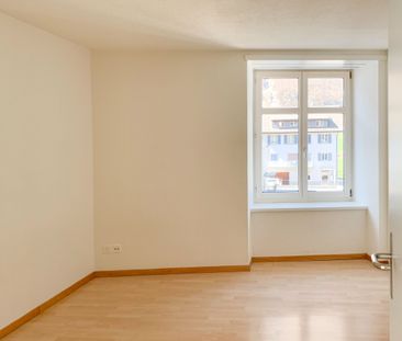 Spacious 4.5-room apartment in the heart of Netstal - Photo 4