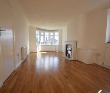 Deirdre Avenue, Wickford, Essex, SS12 - Photo 3