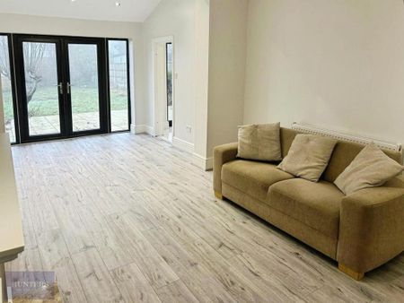 3 bedroom semi-detached house to rent - Photo 3