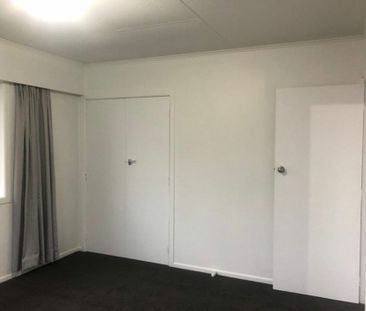 Sunny & Tidy Home with Garage - $600 per week - Photo 3