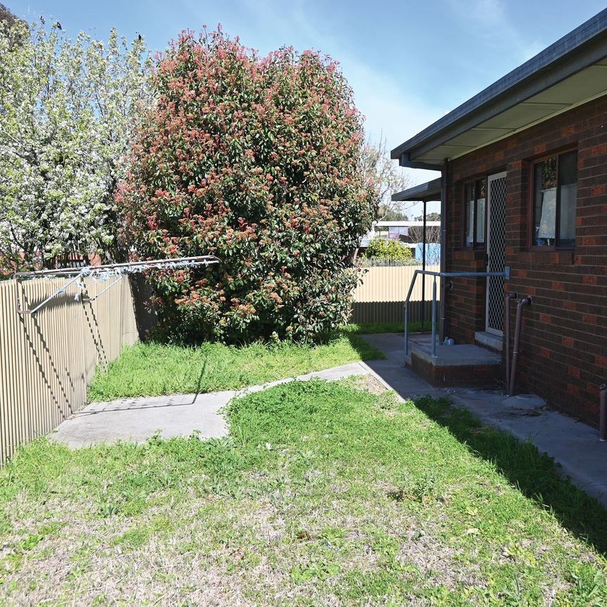 2/15 Chapple Street Eaglehawk VIC - Photo 1