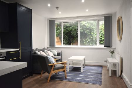 2 Bedroom Ground Floor Flat - Photo 2