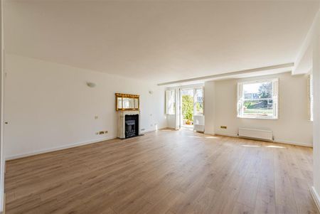 3 bedroom flat to rent - Photo 4