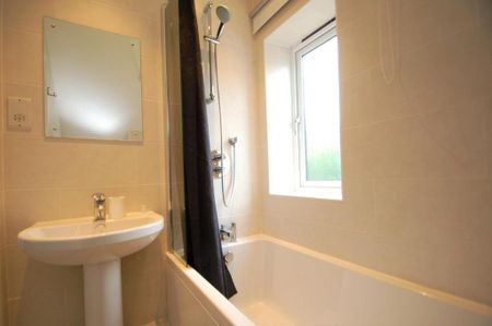 2 bedroom semi-detached house to rent - Photo 5