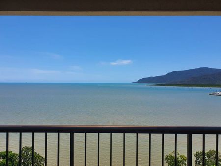 Inner city Penthouse with spectacular views of cairns waterfront!!! - Photo 2