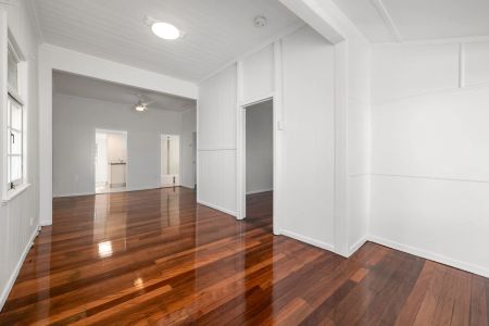 Charming Home in Prime Central Location - Photo 2