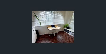 Seconds to the beach, huge 2 bed + sunroom - Photo 4