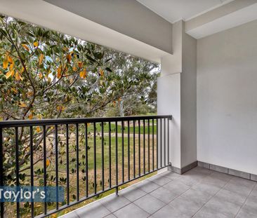 MODERN TOWNHOUSE WITH PARKLAND VIEWS & PRIME LOCATION - Photo 3