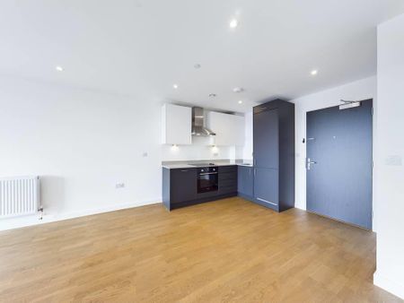 The Broadway, Crawley - Photo 3