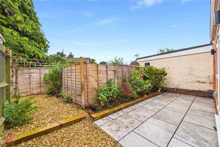 Auclum Lane, Burghfield Common, Berkshire, RG7 - Photo 4