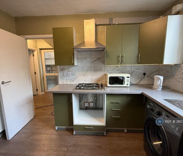 1 bedroom in a house share to rent - Photo 4