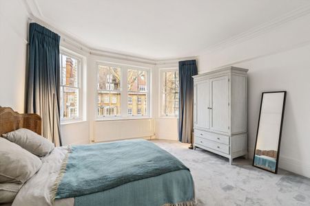 This beautifully presented apartment occupies a sought-after position on Wetherby Gardens, offering generous lateral accommodation and refined contemporary finishes throughout. - Photo 3