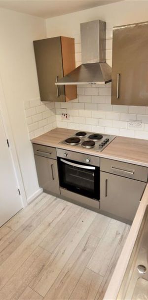 4 bedroom House in Monkbridge Street, Leeds - Photo 2