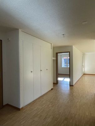 BÖSINGEN (FR) - 4.5 Zimmerwohnung im 1. Stock - Foto 1