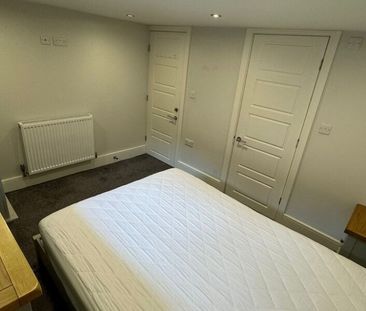 Room 1, St Lukes Crescent, Leeds, LS11 8LA - Photo 4