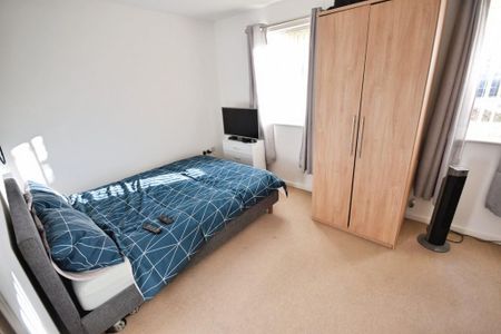 1 bedroom ground floor flat to rent - Photo 4