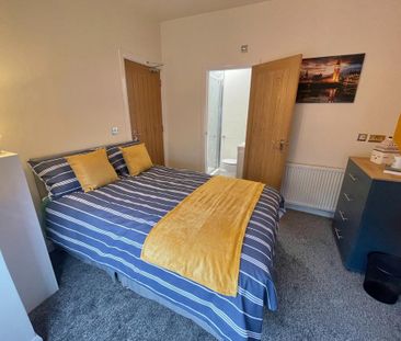 1 bedroom in a house share to rent - Photo 2