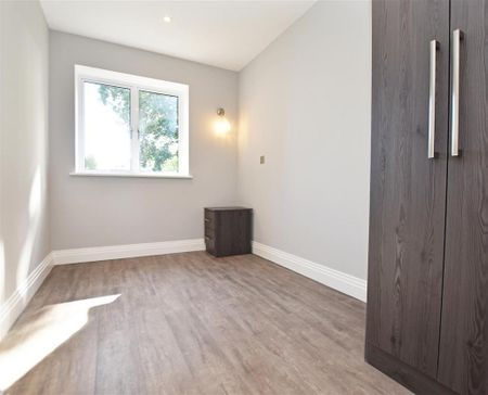 3 bedroom apartment to rent - Photo 2