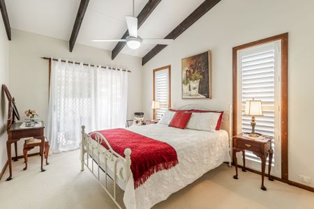 SPACIOUS AND MODERN FAMILY HOME IN AN IDEAL LOCATION - Photo 2